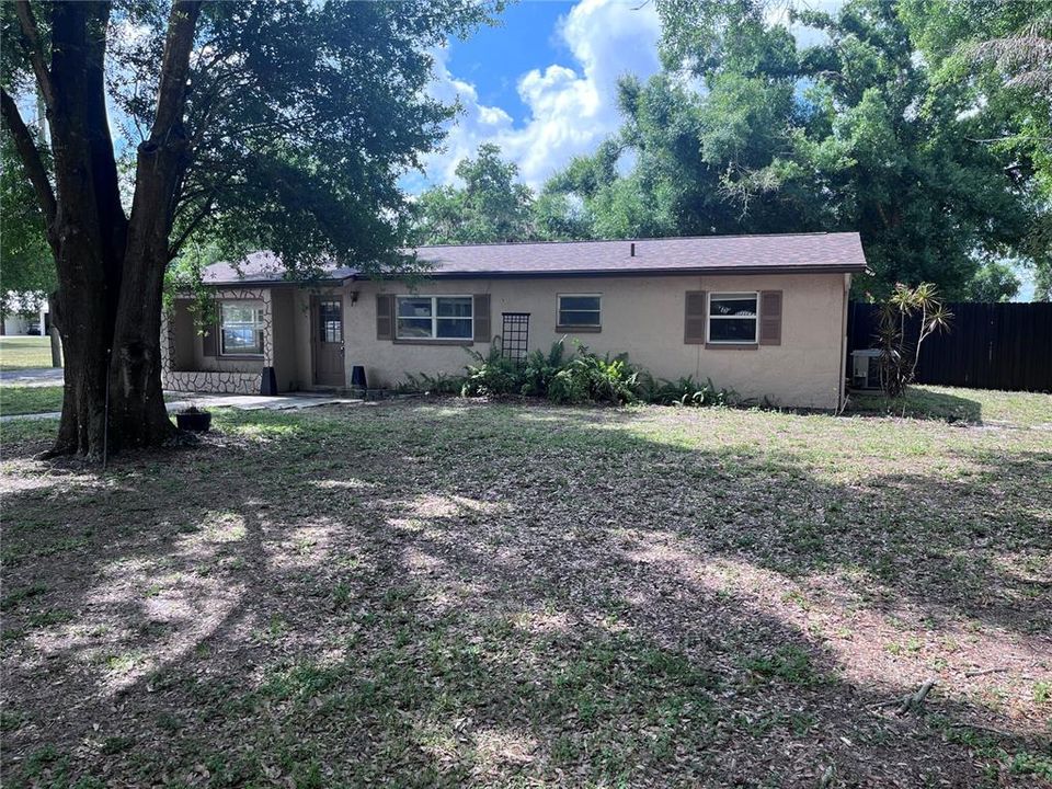 Recently Rented: $1,900 (3 beds, 1 baths, 1020 Square Feet)