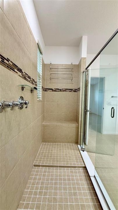 Activo con contrato: $508,000 (3 camas, 2 baños, 2241 Pies cuadrados)