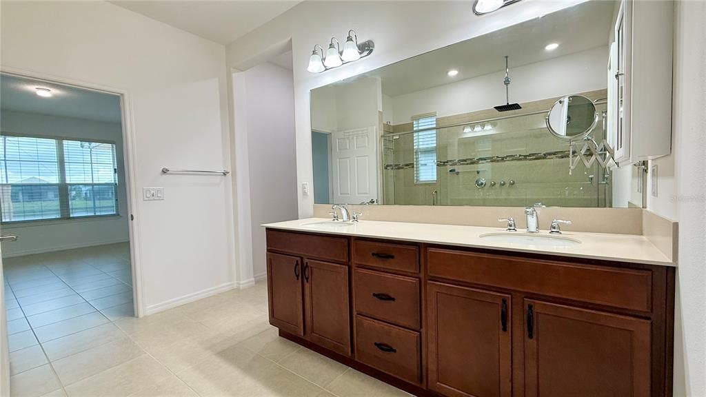 Activo con contrato: $508,000 (3 camas, 2 baños, 2241 Pies cuadrados)