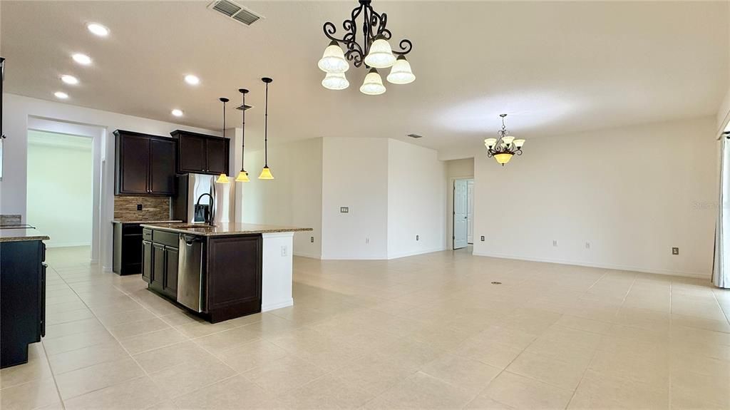 Activo con contrato: $508,000 (3 camas, 2 baños, 2241 Pies cuadrados)