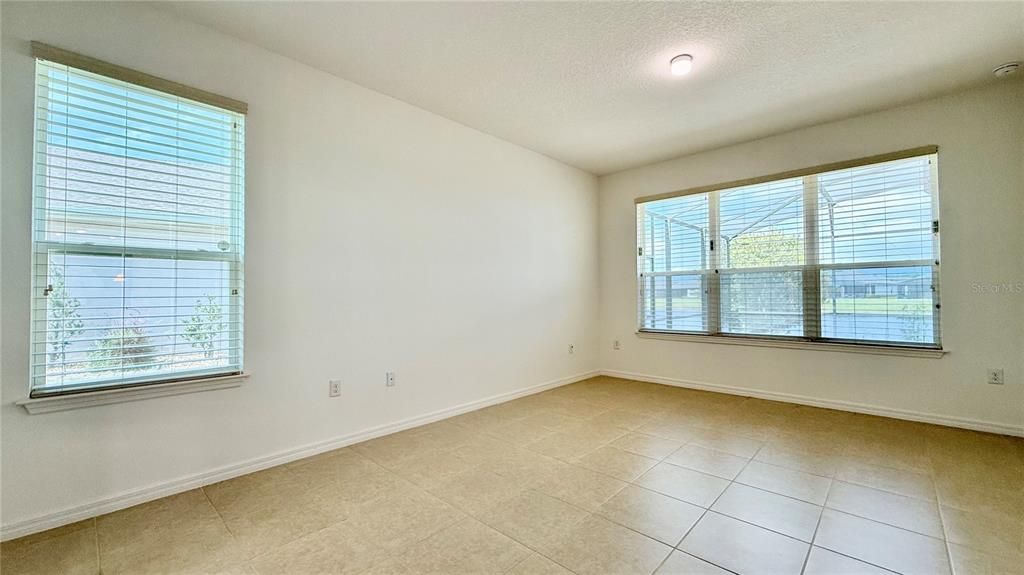 Activo con contrato: $508,000 (3 camas, 2 baños, 2241 Pies cuadrados)