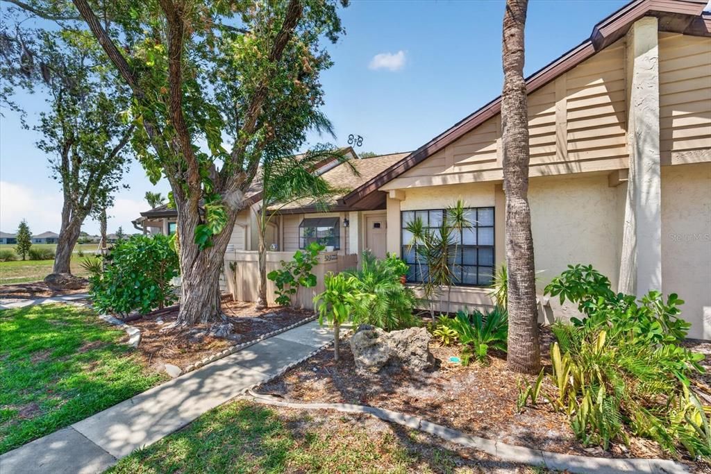 For Sale: $149,900 (2 beds, 1 baths, 767 Square Feet)