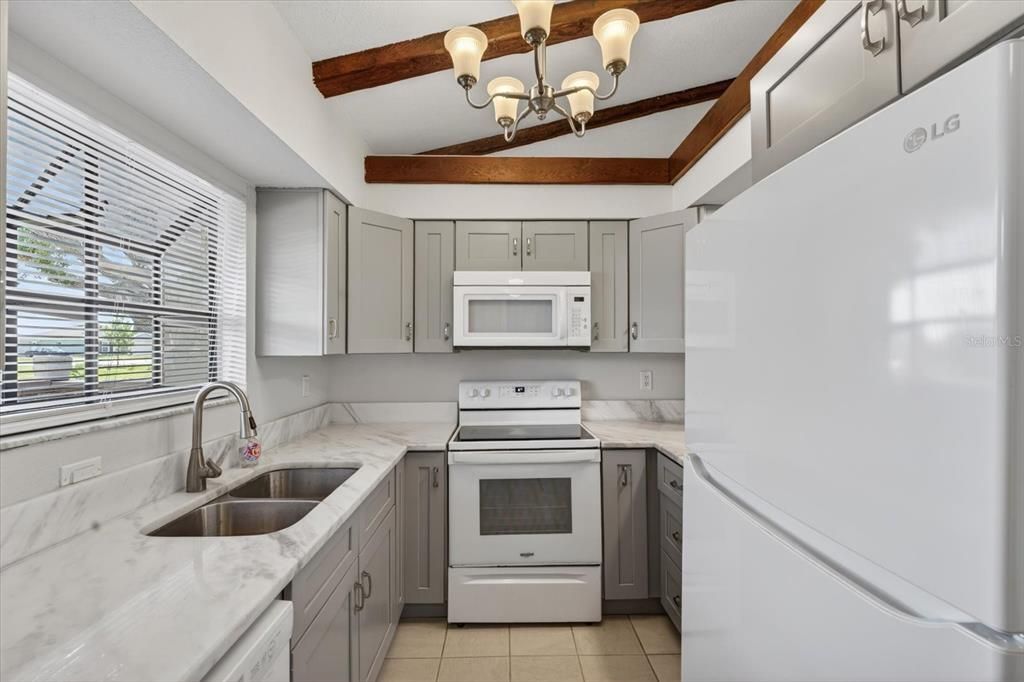 For Sale: $149,900 (2 beds, 1 baths, 767 Square Feet)