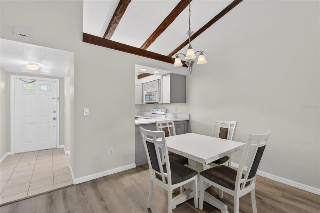 For Sale: $149,900 (2 beds, 1 baths, 767 Square Feet)