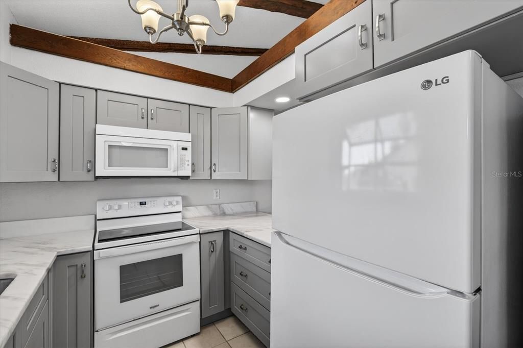 For Sale: $149,900 (2 beds, 1 baths, 767 Square Feet)