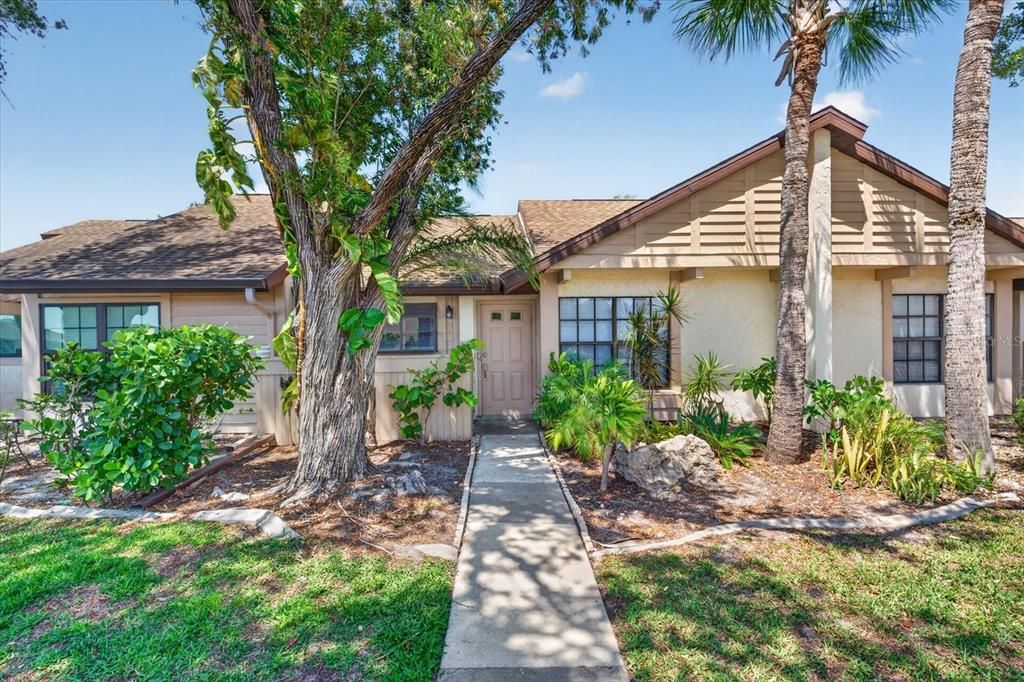 For Sale: $149,900 (2 beds, 1 baths, 767 Square Feet)