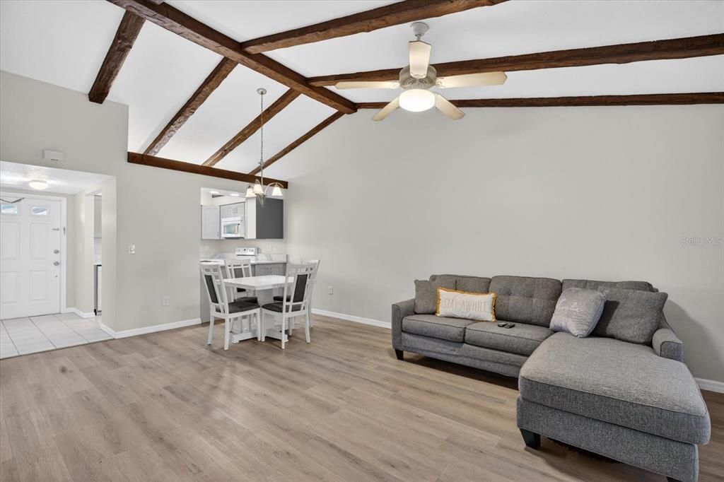 For Sale: $149,900 (2 beds, 1 baths, 767 Square Feet)