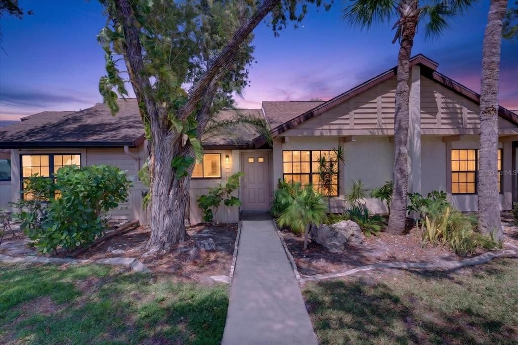 For Sale: $149,900 (2 beds, 1 baths, 767 Square Feet)