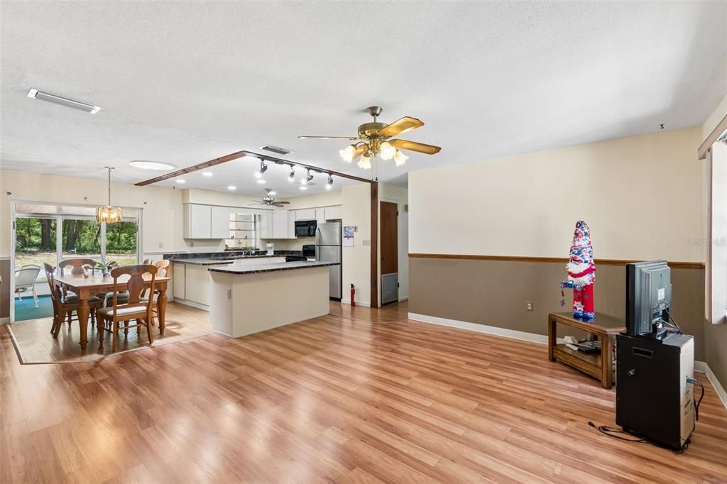 En Venta: $265,000 (3 camas, 2 baños, 1644 Pies cuadrados)