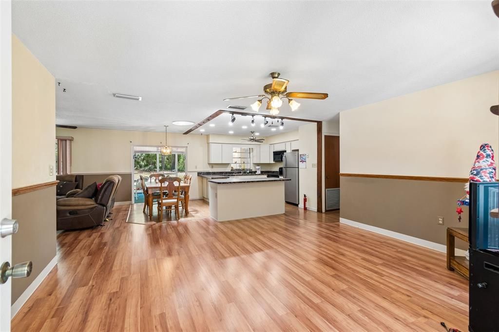 En Venta: $265,000 (3 camas, 2 baños, 1644 Pies cuadrados)