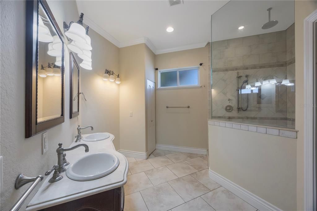 For Rent: $8,000 (5 beds, 3 baths, 3750 Square Feet)