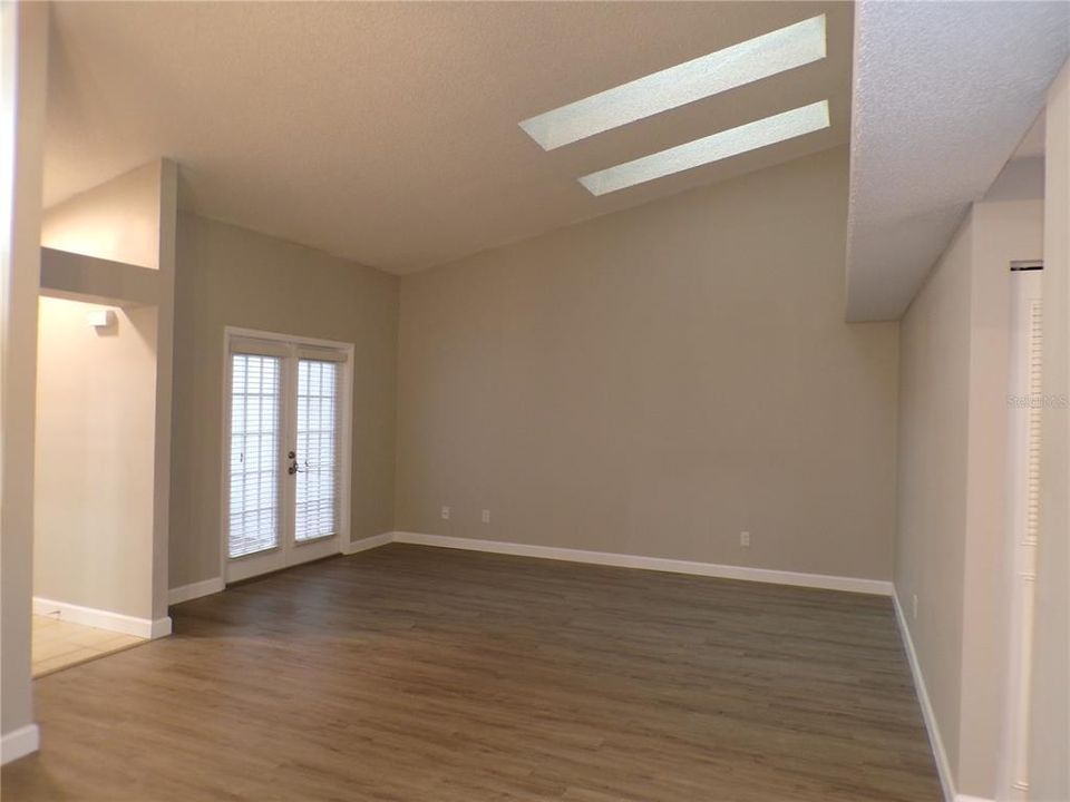 Active With Contract: $245,000 (2 beds, 2 baths, 1132 Square Feet)