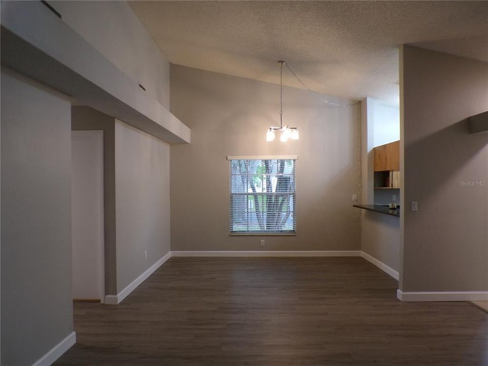 Active With Contract: $245,000 (2 beds, 2 baths, 1132 Square Feet)