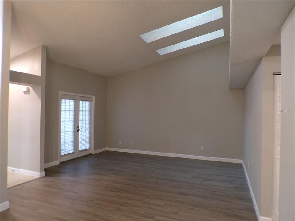 Active With Contract: $245,000 (2 beds, 2 baths, 1132 Square Feet)