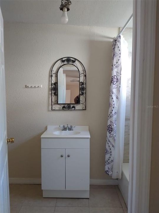 For Rent: $2,200 (4 beds, 2 baths, 2142 Square Feet)