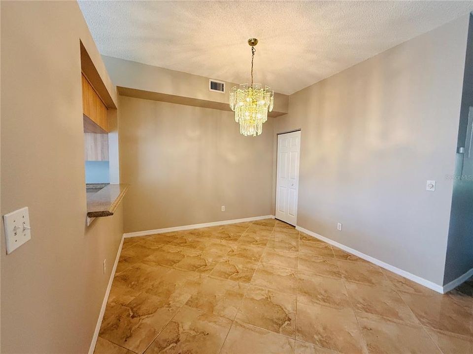 Active With Contract: $1,900 (2 beds, 2 baths, 1406 Square Feet)
