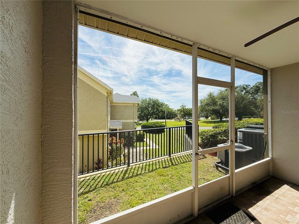 Active With Contract: $1,900 (2 beds, 2 baths, 1406 Square Feet)
