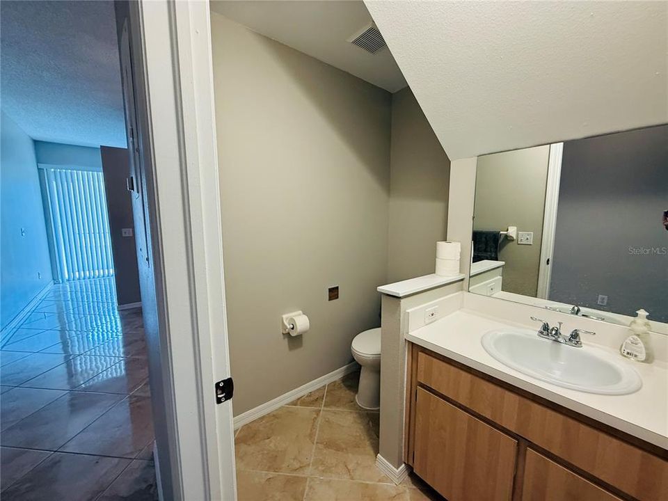 Active With Contract: $1,900 (2 beds, 2 baths, 1406 Square Feet)