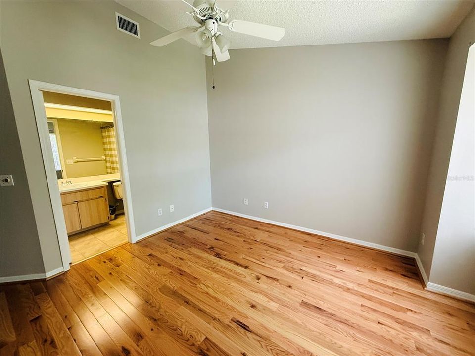 Active With Contract: $1,900 (2 beds, 2 baths, 1406 Square Feet)