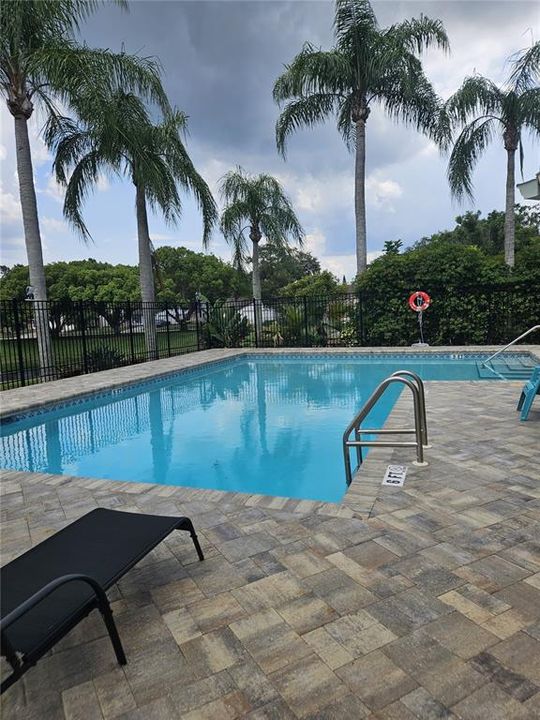 Active With Contract: $1,900 (2 beds, 2 baths, 1406 Square Feet)