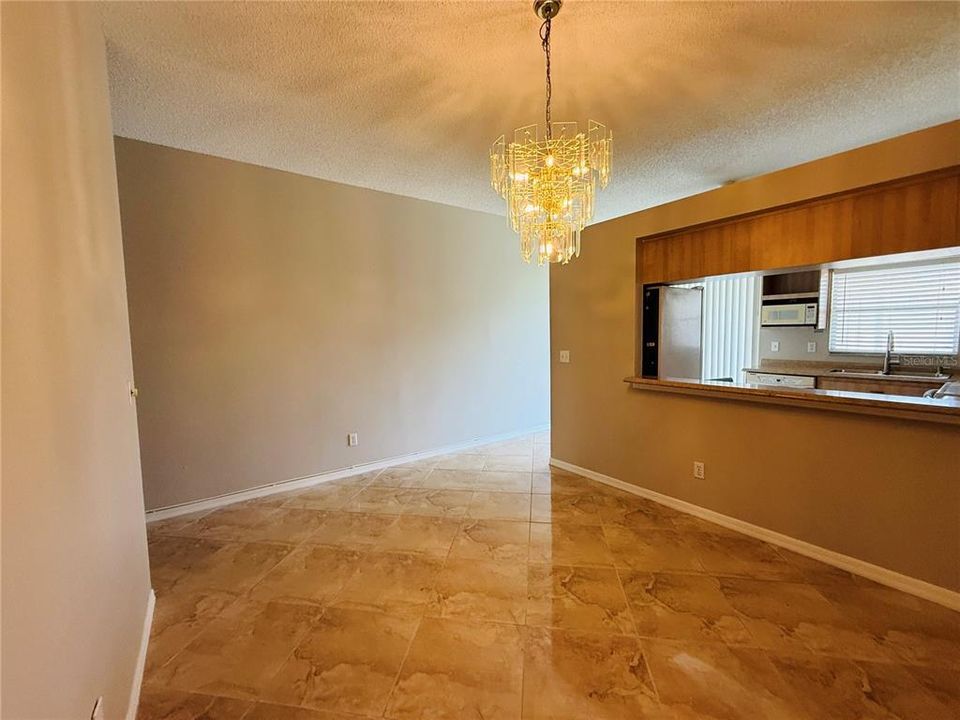 Active With Contract: $1,900 (2 beds, 2 baths, 1406 Square Feet)
