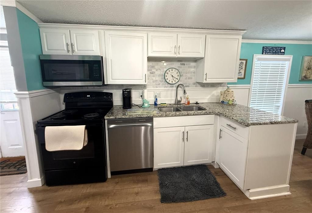 For Sale: $312,000 (3 beds, 2 baths, 1080 Square Feet)