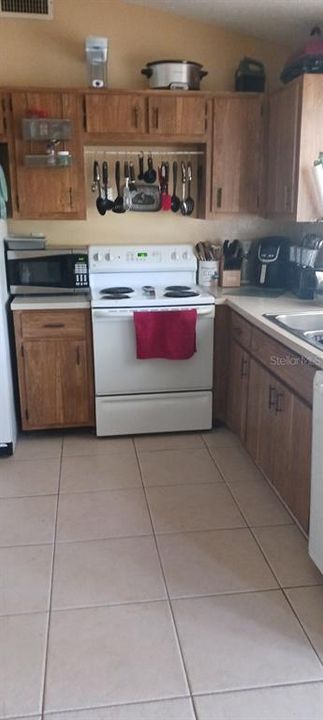 На продажу: $178,900 (2 спален, 2 ванн, 894 Квадратных фут)