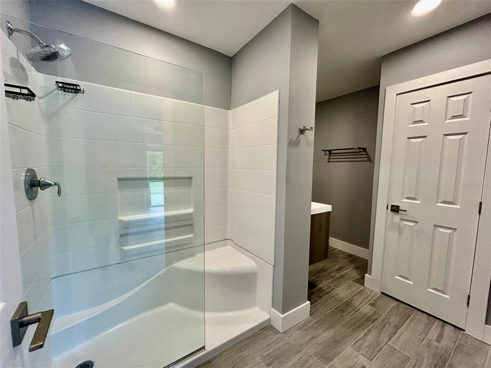 Activo con contrato: $1,800 (3 camas, 2 baños, 1572 Pies cuadrados)