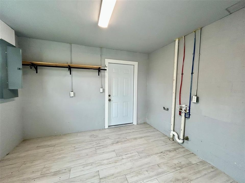 Activo con contrato: $1,800 (3 camas, 2 baños, 1572 Pies cuadrados)