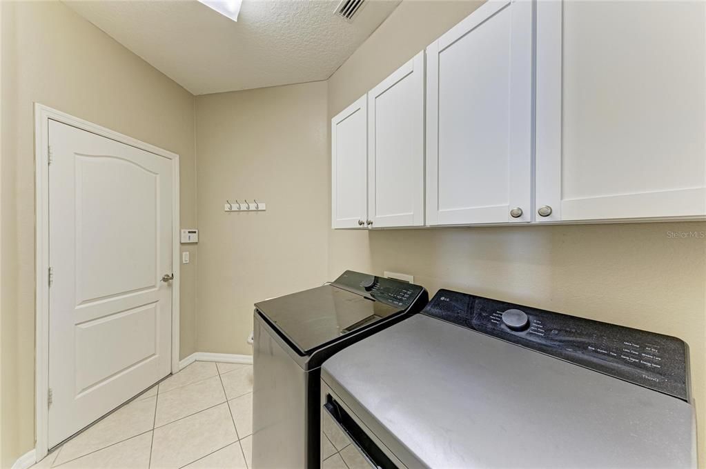 For Sale: $370,000 (4 beds, 2 baths, 1997 Square Feet)