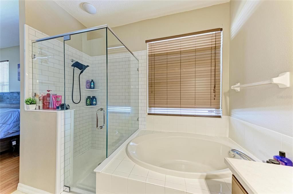 For Sale: $370,000 (4 beds, 2 baths, 1997 Square Feet)