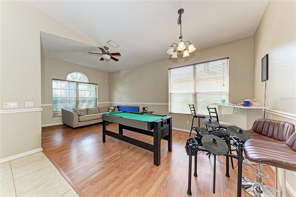 For Sale: $370,000 (4 beds, 2 baths, 1997 Square Feet)