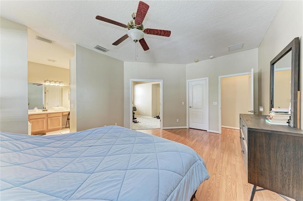 For Sale: $370,000 (4 beds, 2 baths, 1997 Square Feet)