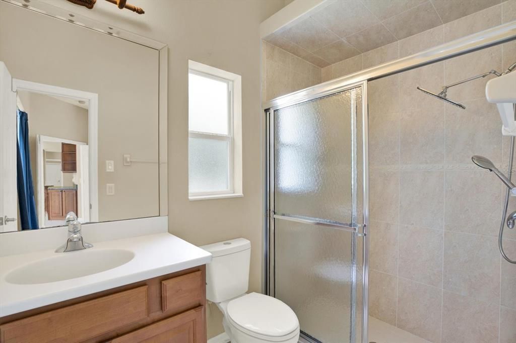 Activo con contrato: $760,000 (4 camas, 4 baños, 3643 Pies cuadrados)