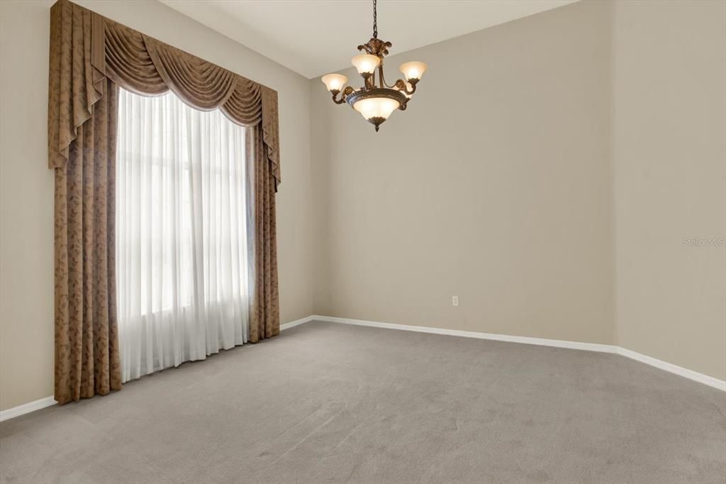 Activo con contrato: $760,000 (4 camas, 4 baños, 3643 Pies cuadrados)