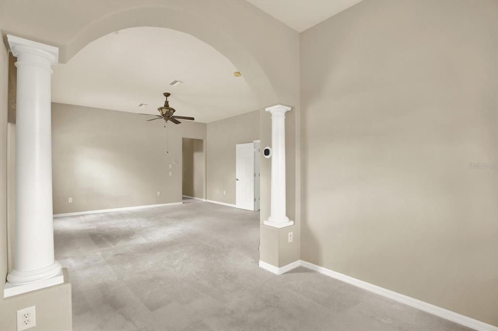 Activo con contrato: $760,000 (4 camas, 4 baños, 3643 Pies cuadrados)