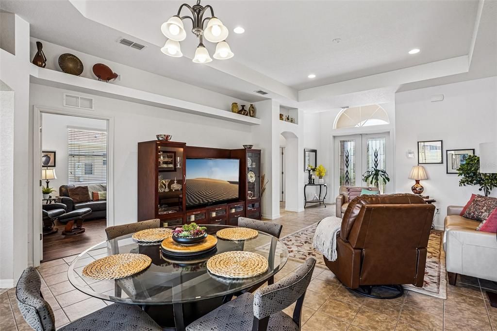 Activo con contrato: $310,000 (3 camas, 2 baños, 1537 Pies cuadrados)