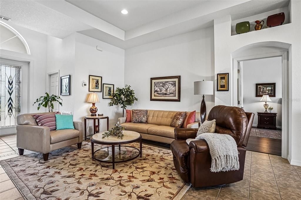 Activo con contrato: $310,000 (3 camas, 2 baños, 1537 Pies cuadrados)