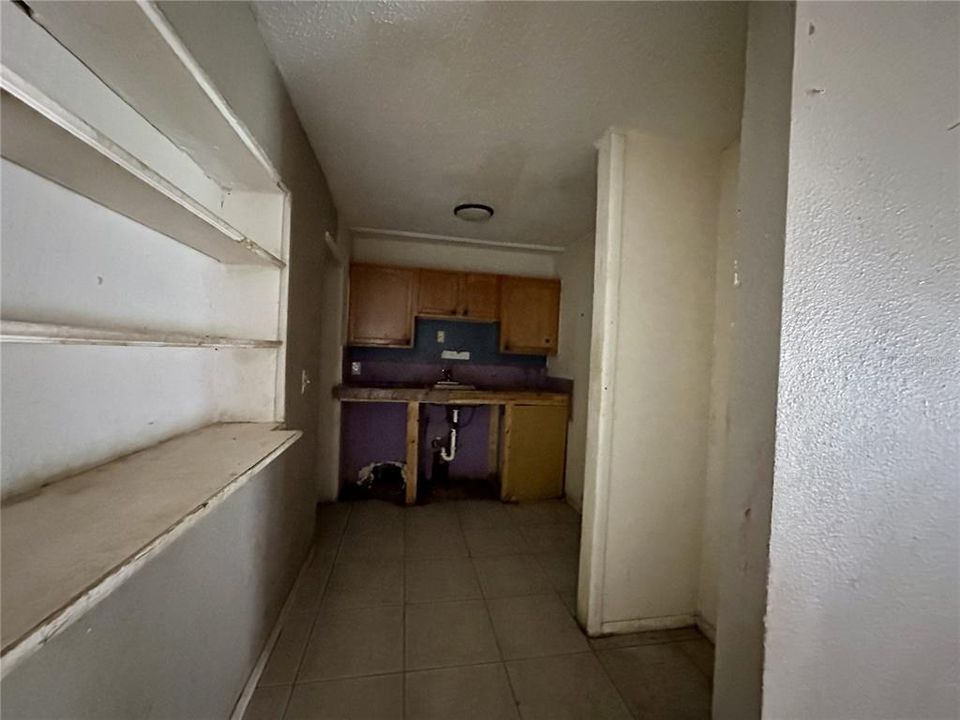 For Sale: $100,000 (2 beds, 1 baths, 1041 Square Feet)