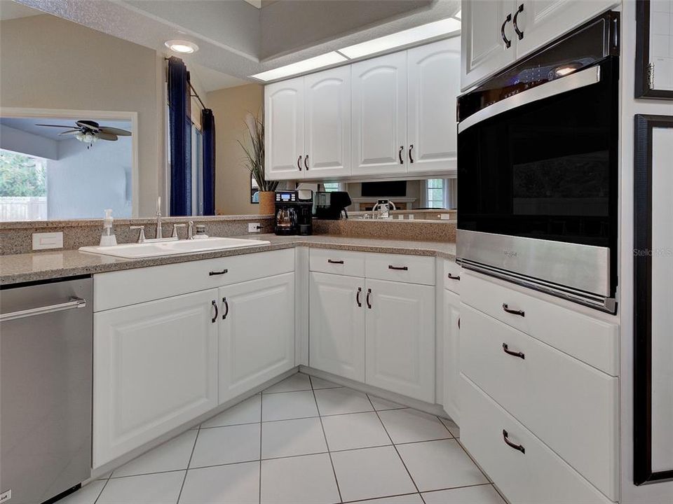 For Sale: $524,000 (3 beds, 2 baths, 2374 Square Feet)