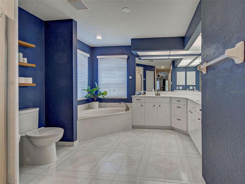For Sale: $524,000 (3 beds, 2 baths, 2374 Square Feet)