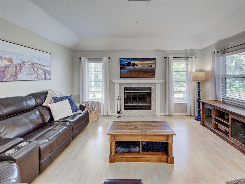 For Sale: $524,000 (3 beds, 2 baths, 2374 Square Feet)