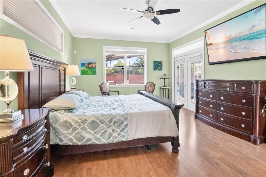 Activo con contrato: $650,000 (4 camas, 2 baños, 1960 Pies cuadrados)