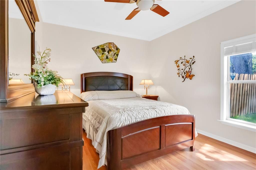 Activo con contrato: $650,000 (4 camas, 2 baños, 1960 Pies cuadrados)