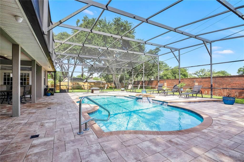 Activo con contrato: $650,000 (4 camas, 2 baños, 1960 Pies cuadrados)