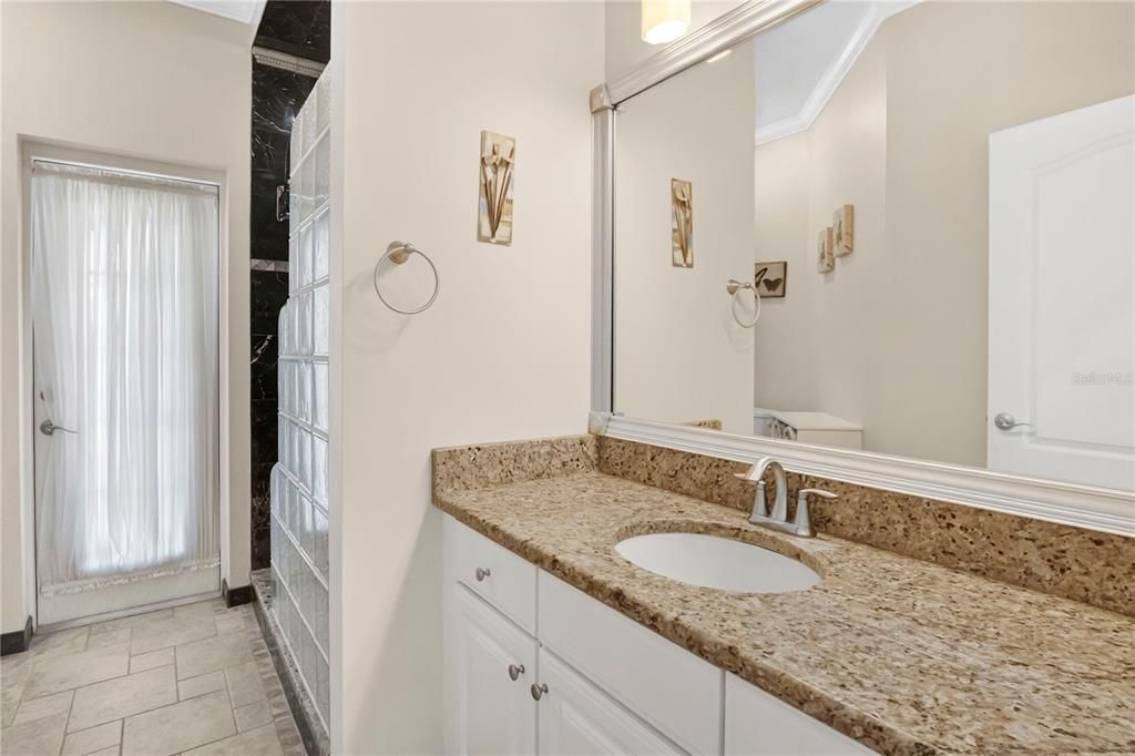 Activo con contrato: $650,000 (4 camas, 2 baños, 1960 Pies cuadrados)