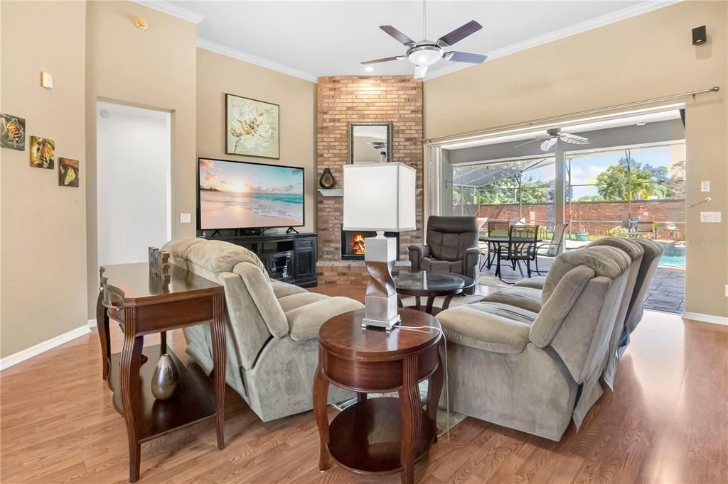 Activo con contrato: $650,000 (4 camas, 2 baños, 1960 Pies cuadrados)
