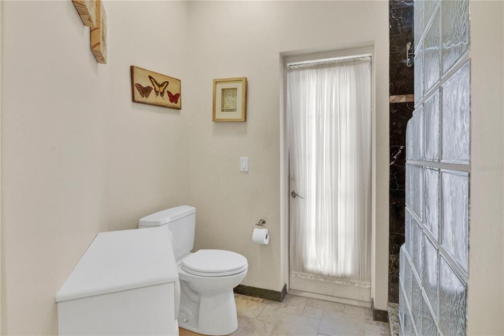 Activo con contrato: $650,000 (4 camas, 2 baños, 1960 Pies cuadrados)