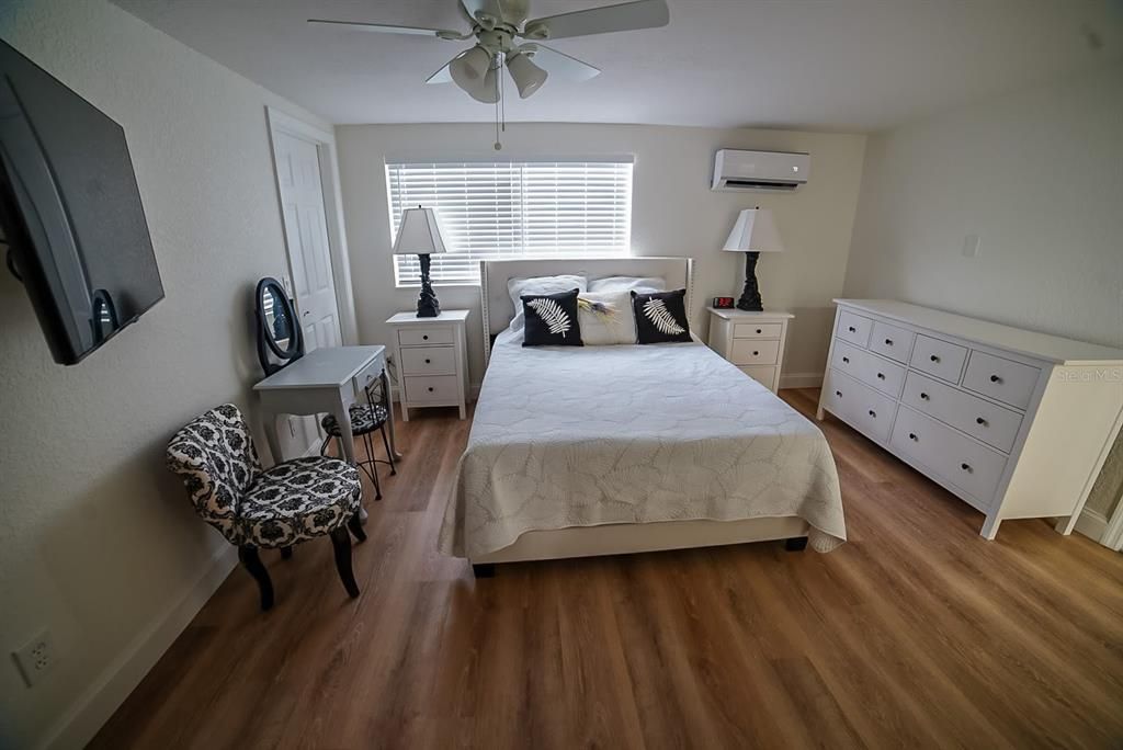 For Rent: $3,350 (4 beds, 2 baths, 1432 Square Feet)
