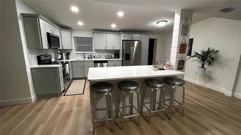 For Rent: $3,350 (4 beds, 2 baths, 1432 Square Feet)